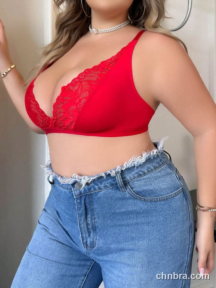 Wholesale Plus Size Black Lace-Trim Plunge Bralette – Direct Factory 18