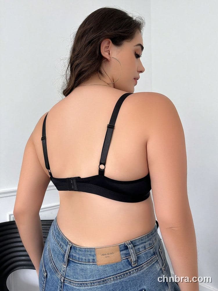 Wholesale Plus Size Black Lace-Trim Plunge Bralette – Direct Factory 2