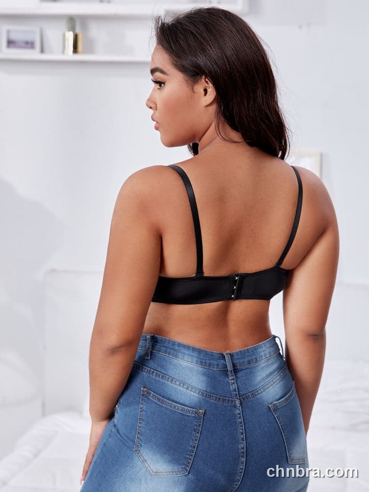 Plus Size Black Smooth Plunge Push-Up T-Shirt Bra – Wholesale Lingerie Manufacturing Factory 2