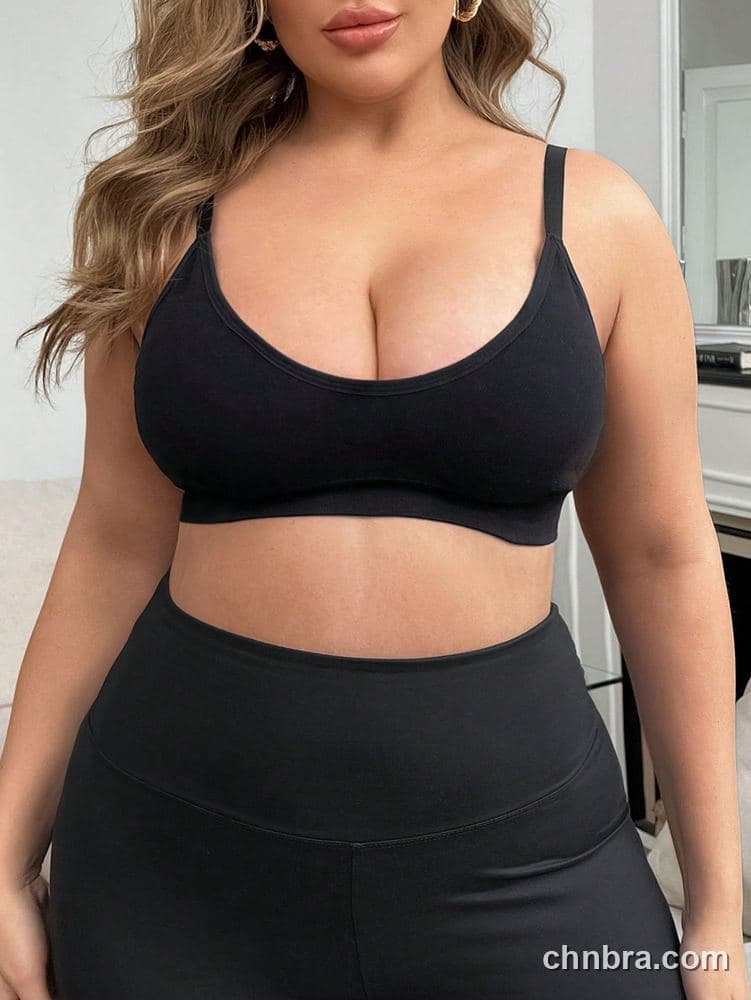 Plus Size Black Ribbed Seamless Scoop Bralette – OEM / ODM Lingerie Manufacturer 3