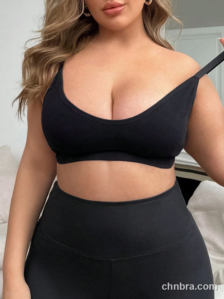 Plus Size Black Ribbed Seamless Scoop Bralette – OEM / ODM Lingerie Manufacturer 5