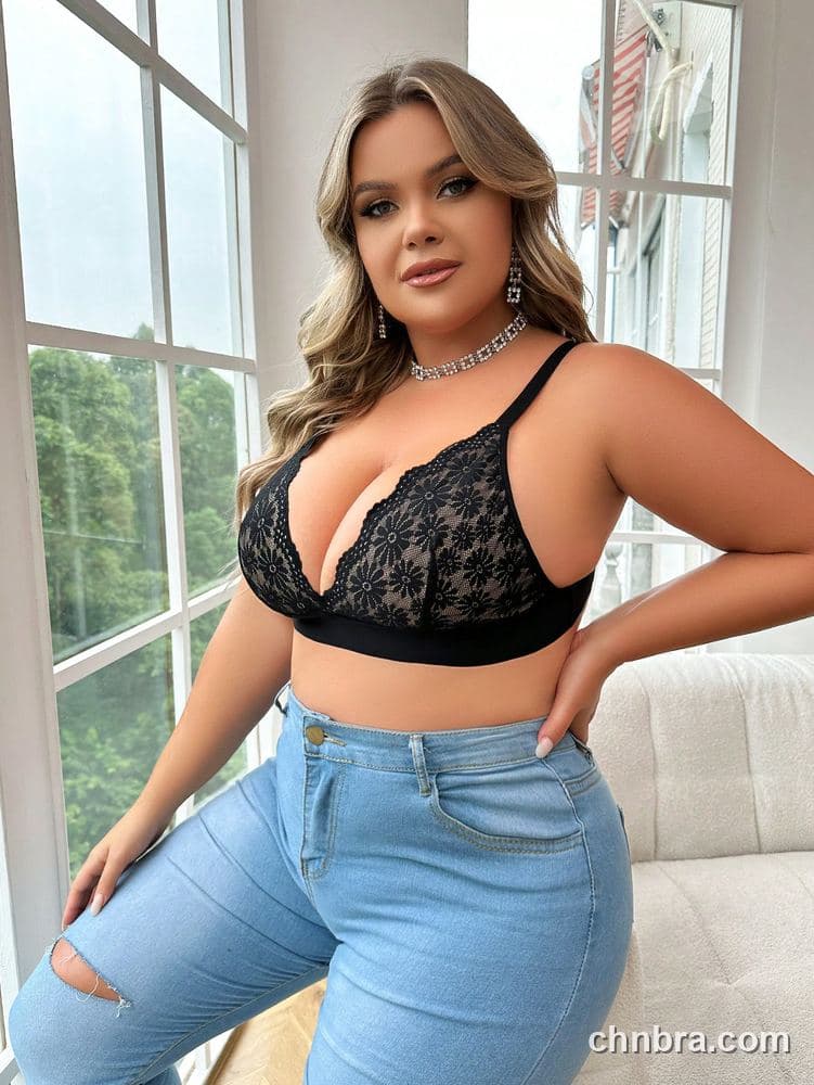 DesireSculpt Plus Size Black Daisy Lace Triangle Bralette – Factory Wholesale 5