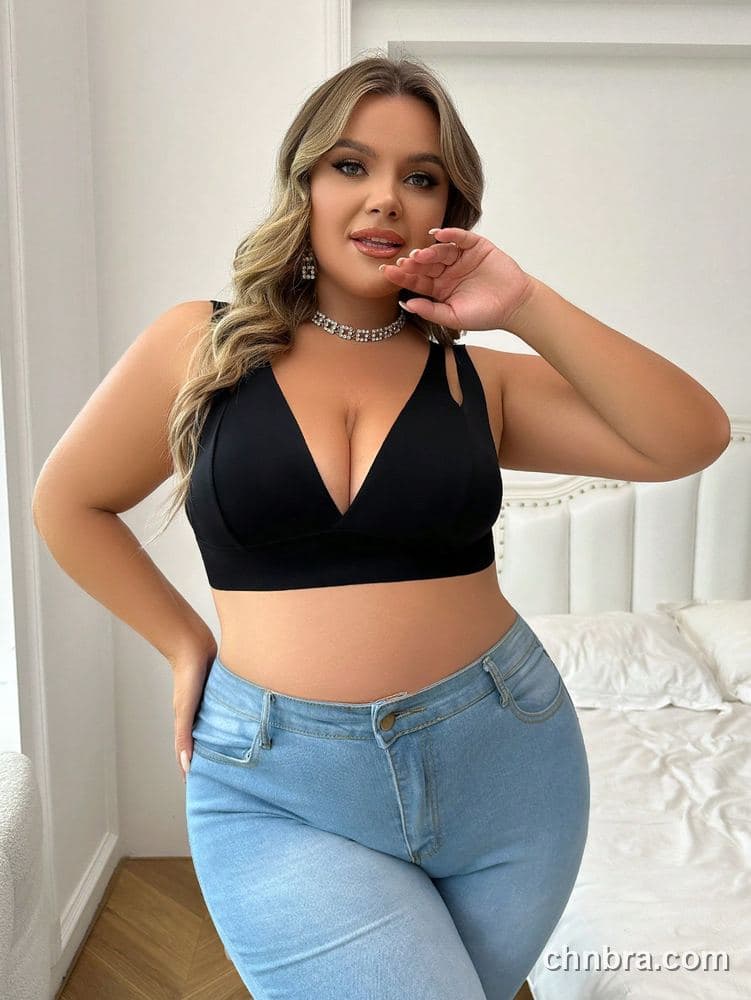 Plus Size Black Smooth Plunge Bralette – Wholesale Lingerie Manufacturing Factory