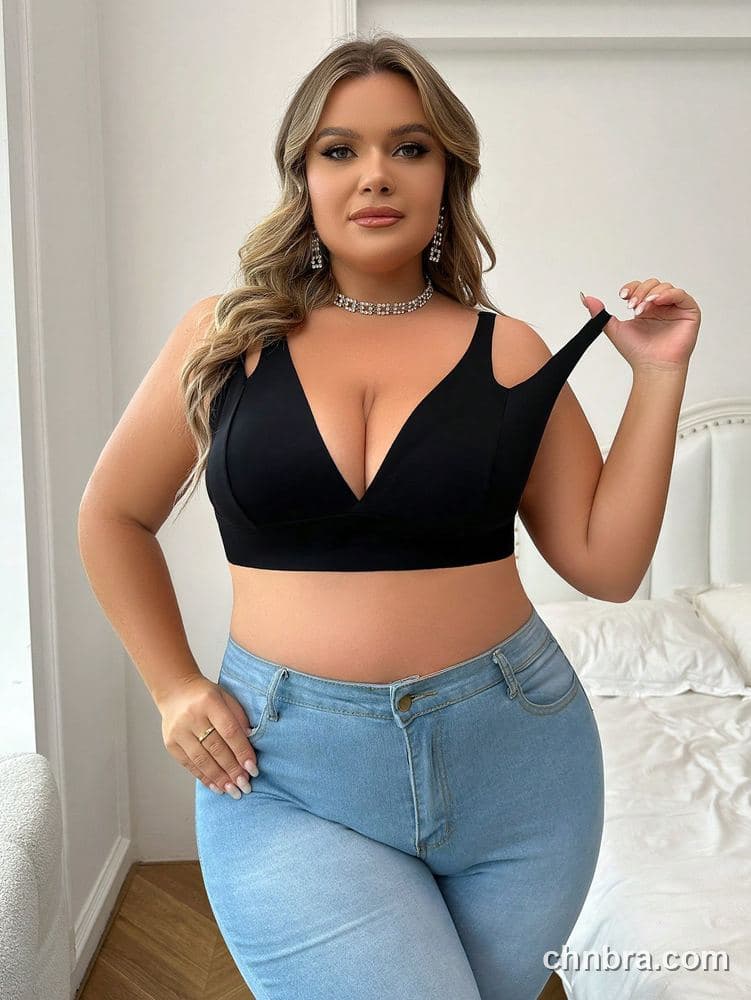 Plus Size Black Smooth Plunge Bralette – Wholesale Lingerie Manufacturing Factory 3
