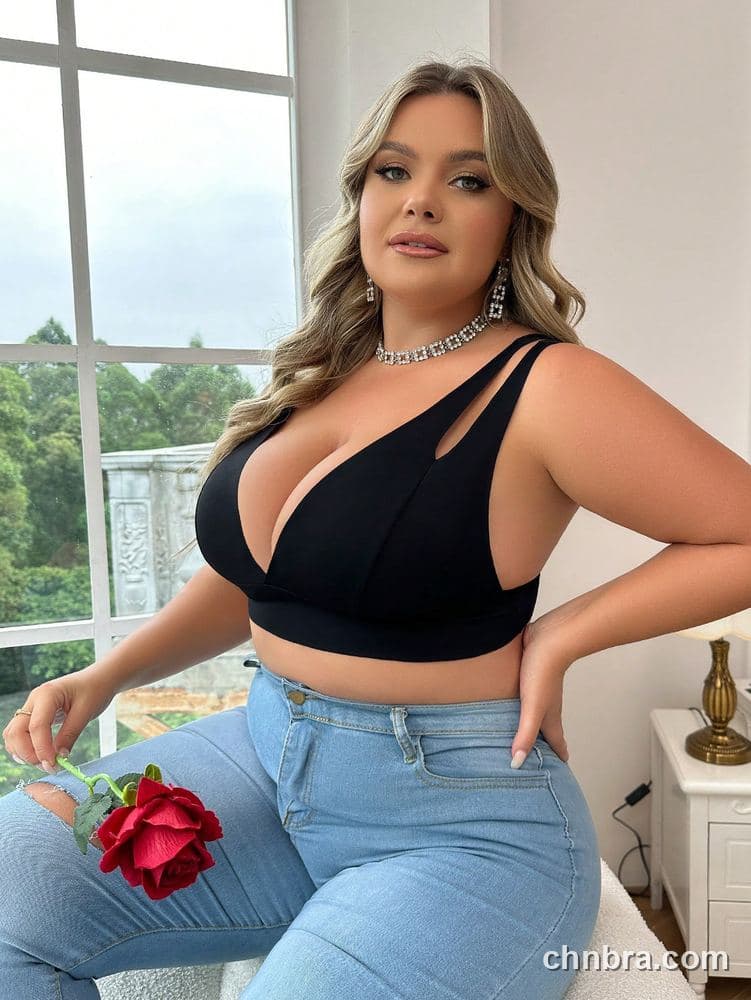 Plus Size Black Smooth Plunge Bralette – Wholesale Lingerie Manufacturing Factory 4