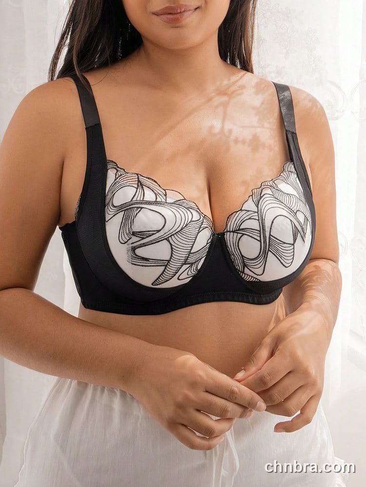 DesireSculpt Plus Size White Swirl Embroidered Cups Bra – Factory Wholesale